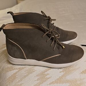 Milano Bags Gray Suede Women's Lace-Up Sneakers